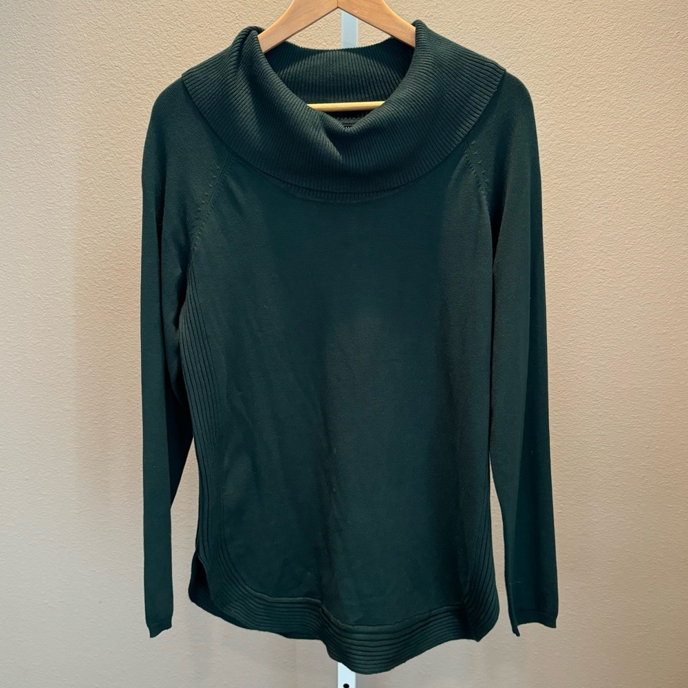LETY & ME Ece Cowl Neck Curved Her Pullover
Dark Green - Size Medium